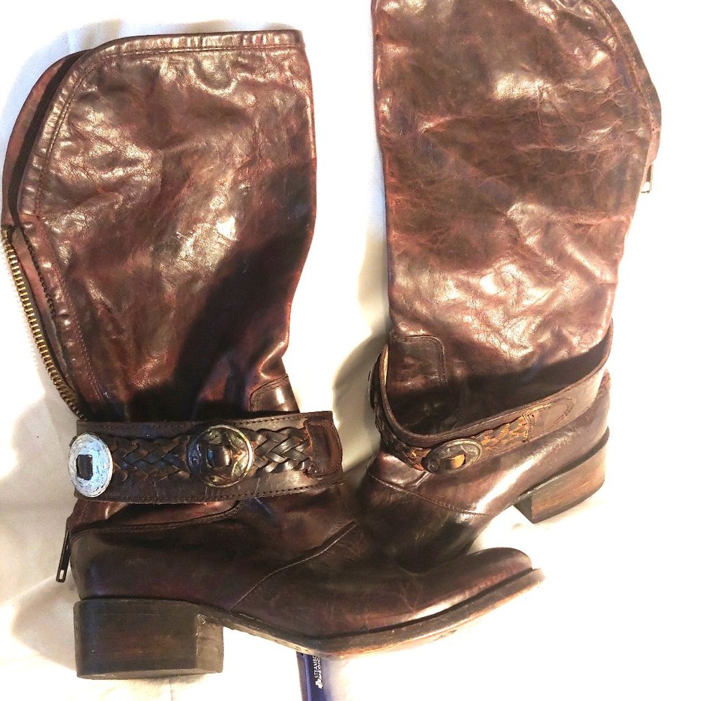 "Unleash Your Inner Cowboy: Freebird Leather Western Boots- Stylish!"